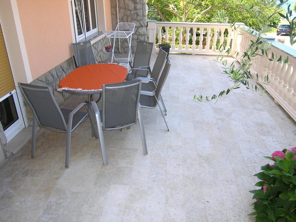 Apartment Julija Krk Town Luaran gambar