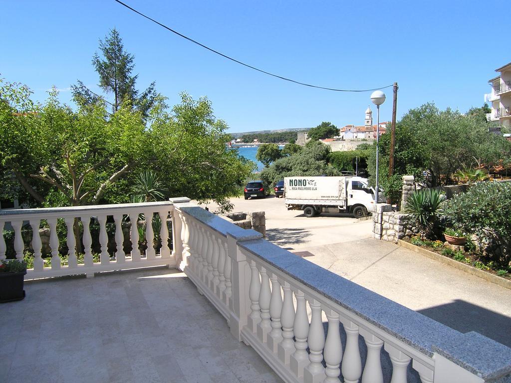Apartment Julija Krk Town Luaran gambar
