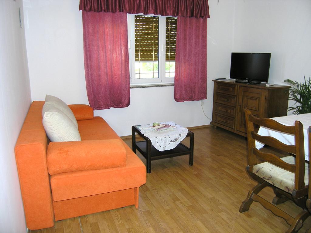Apartment Julija Krk Town Luaran gambar