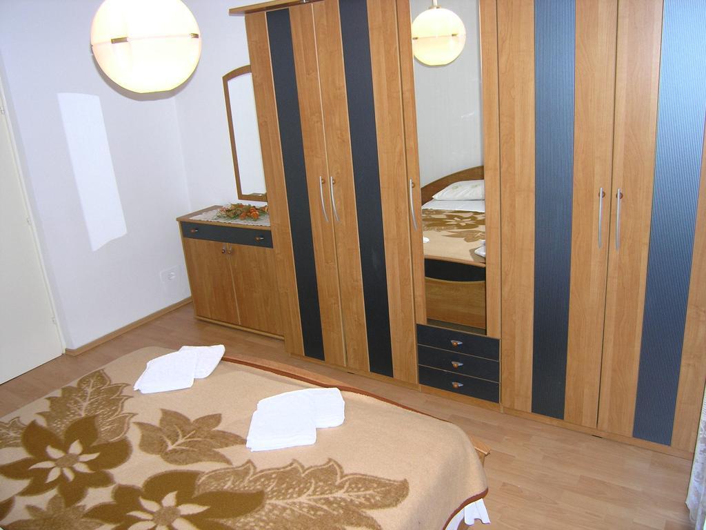 Apartment Julija Krk Town Luaran gambar