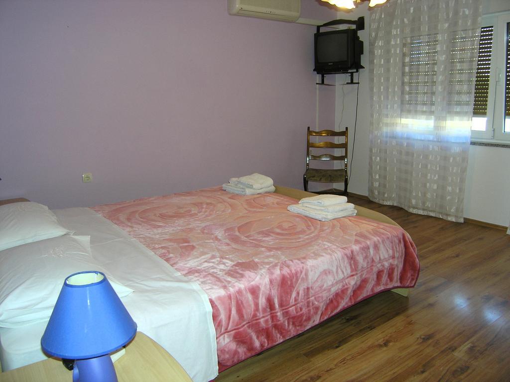 Apartment Julija Krk Town Luaran gambar